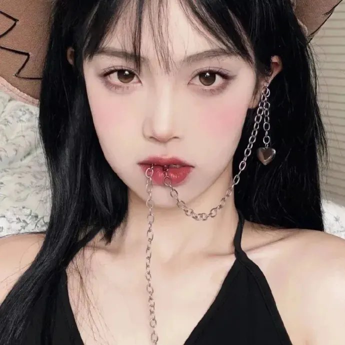 弱比少男闯女校